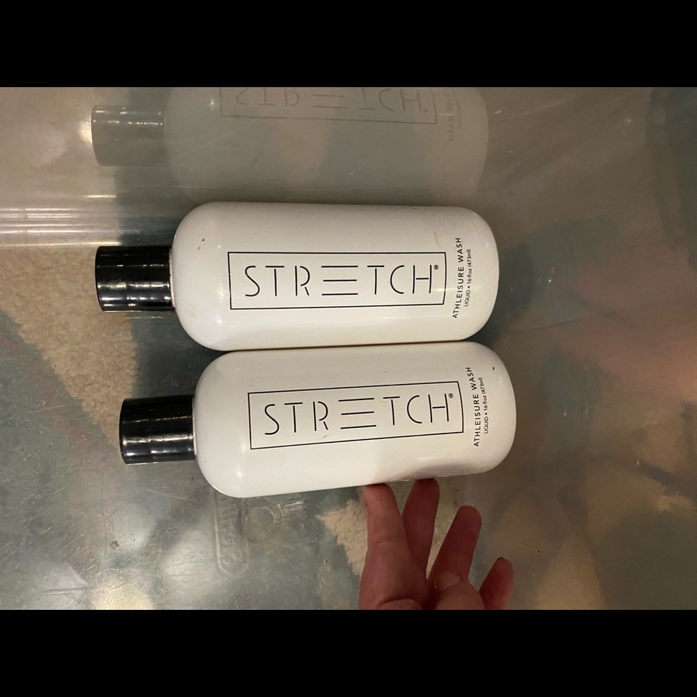 Stretch athleisure wear laundry detergent